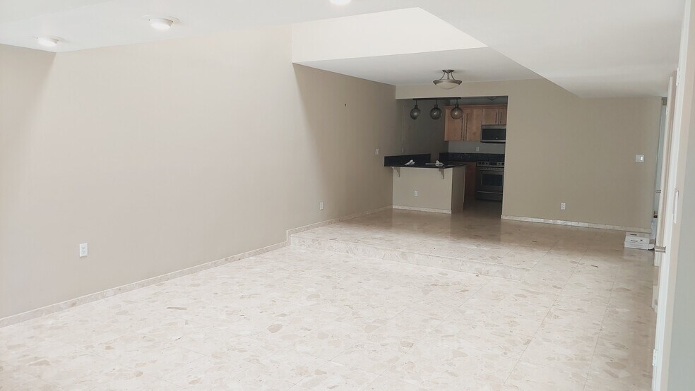 Building Photo - 255 Poinciana Island Dr