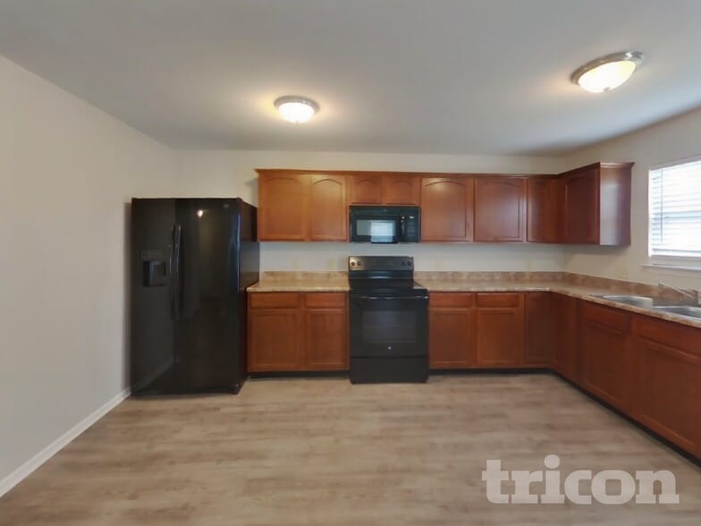 Building Photo - 10152 Golden Dr