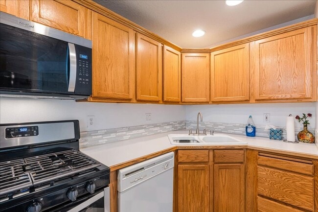 Building Photo - Versatile 4-Bedroom Corner Condo with Main...