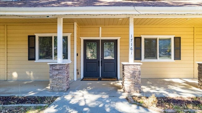 Building Photo - Stallion Springs Home!