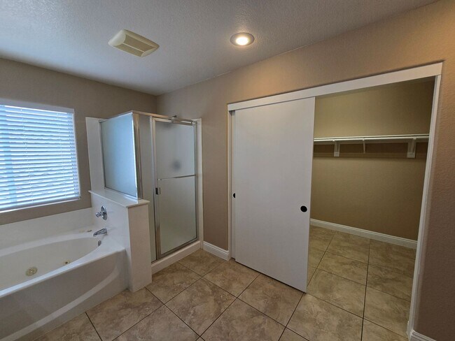 Building Photo - 4 Bedroom Rhodes Ranch Home for Rent
