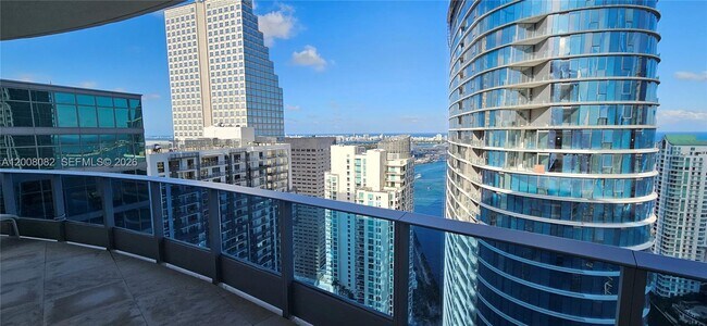 Building Photo - 200 Biscayne Blvd Way