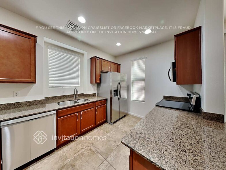 Building Photo - 3365 E Constitution Dr