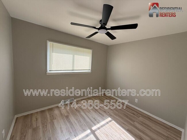 Building Photo - 5824 N 117th St