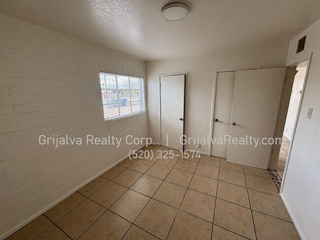 Building Photo - 2814 S Coconino Vista