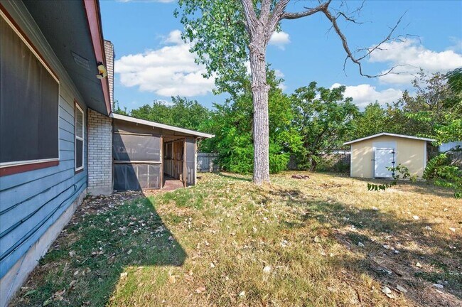 Building Photo - 10215 Missel Thrush Dr