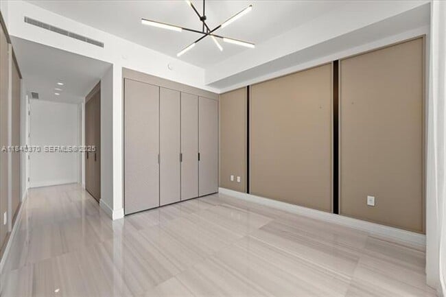 Building Photo - 17901 Collins Ave