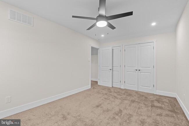 Building Photo - 480 Yale Dr