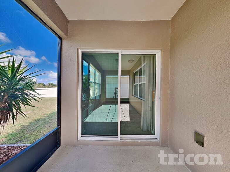 Building Photo - 4262 Roberta Dr