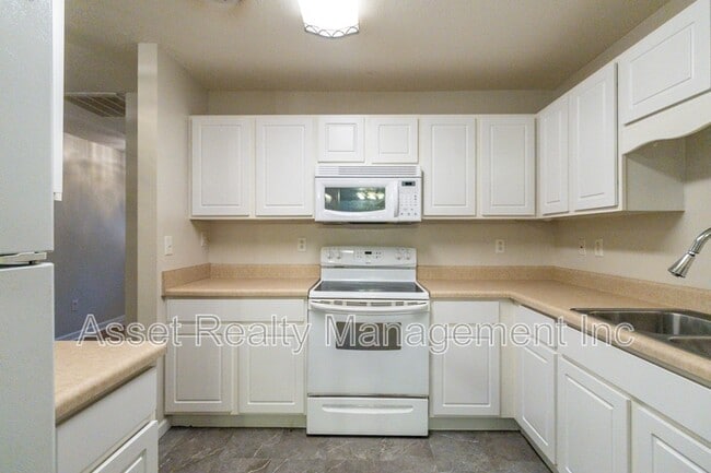 Building Photo - 3211 Misty Hill Way
