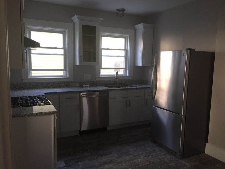 Kitchen - 104 Bowdoin St