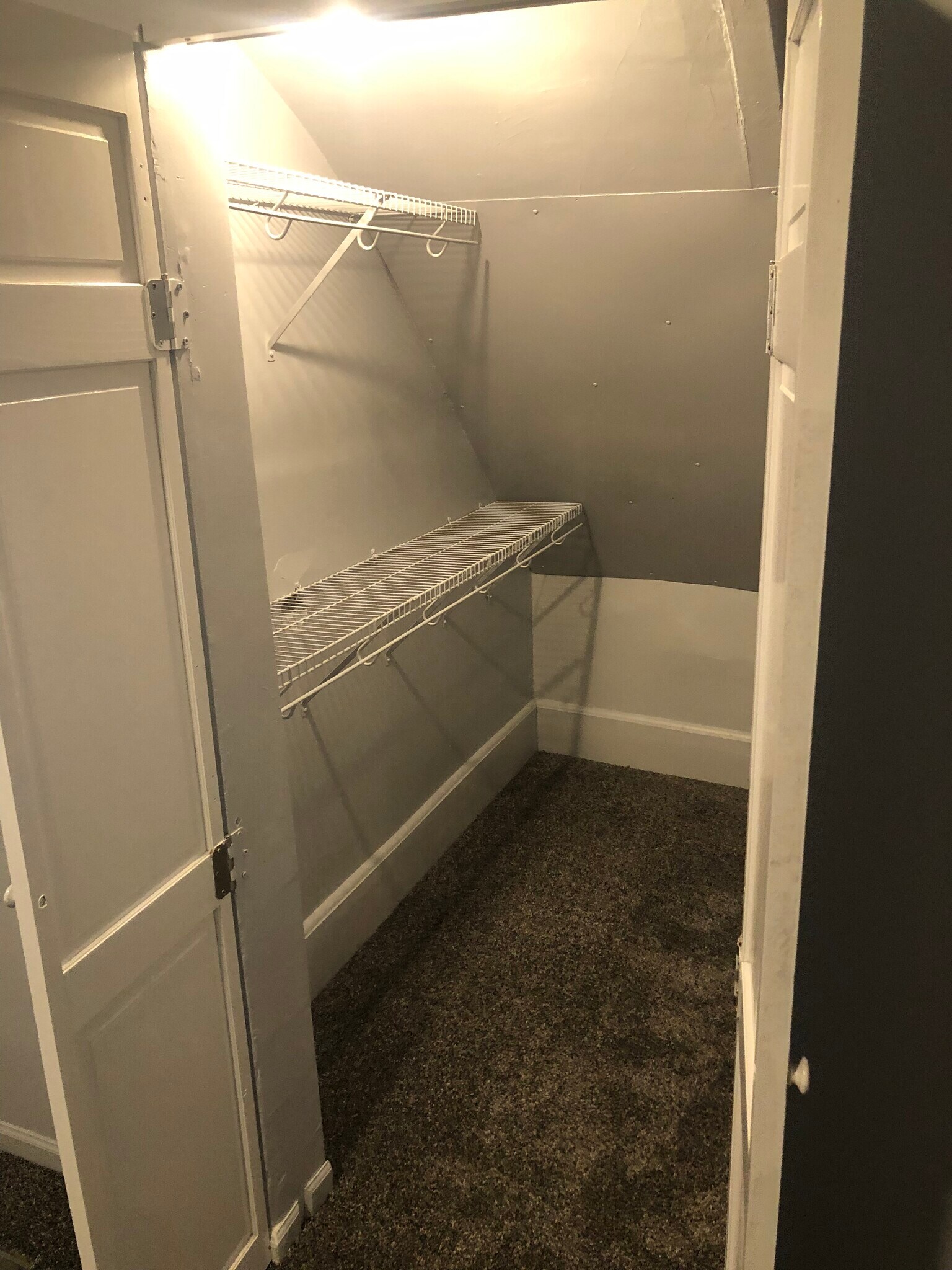 Building Photo - 482 Stella St