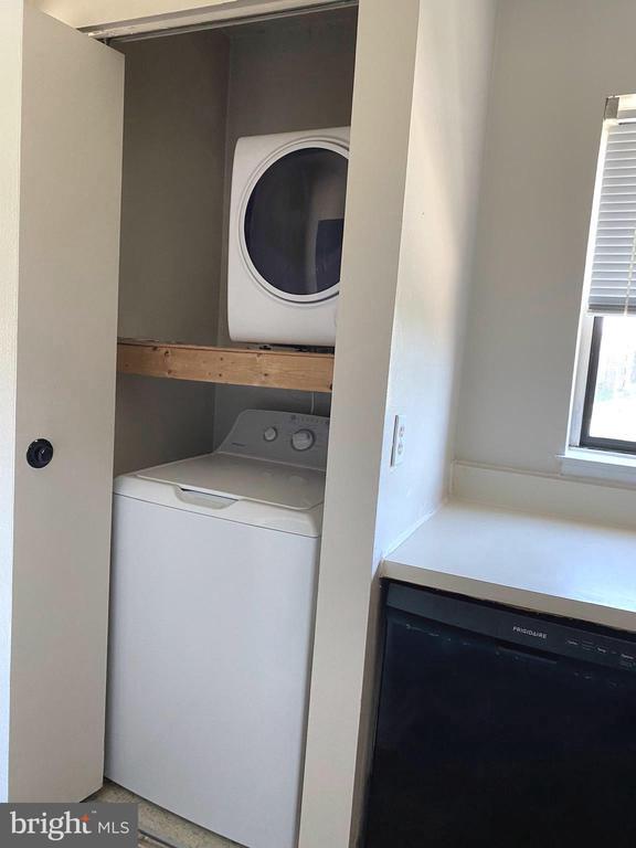 Building Photo - 15702 Dorset Rd