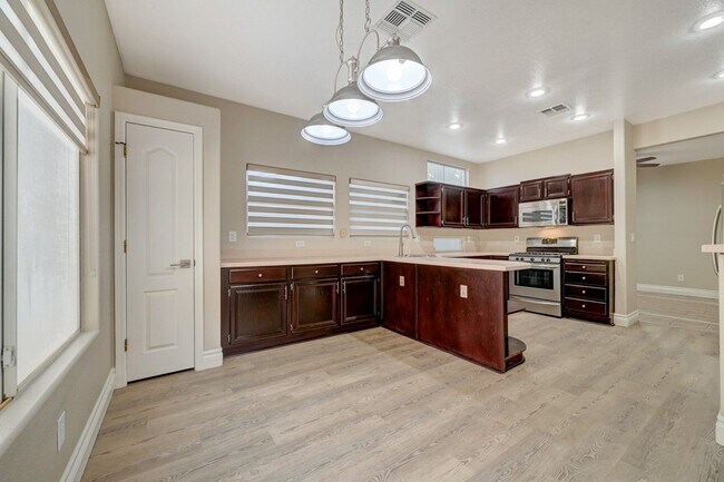 Building Photo - Marvelous Single Story, 3 Bedroom Home with NO HOA!