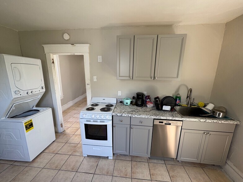 Building Photo - 207 Dunseith St