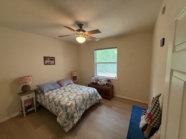 Building Photo - 3 Bedroom 2 Bath Home In Turkey Creek
