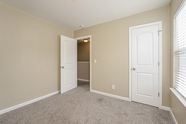 Building Photo - 5624 Fairway Forest Dr