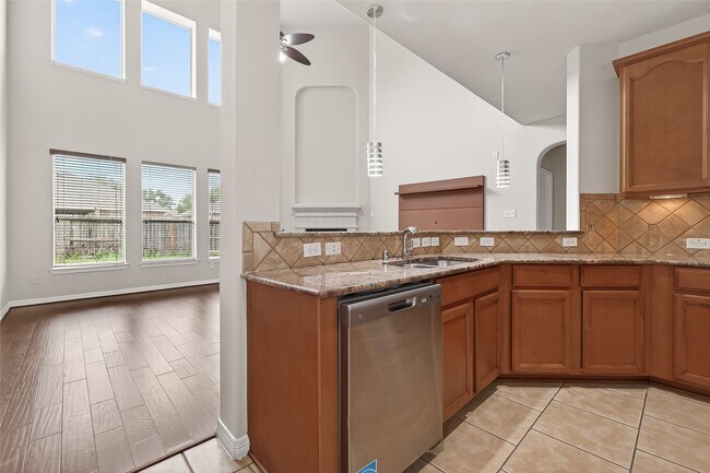 Building Photo - 24526 Avellino Ct