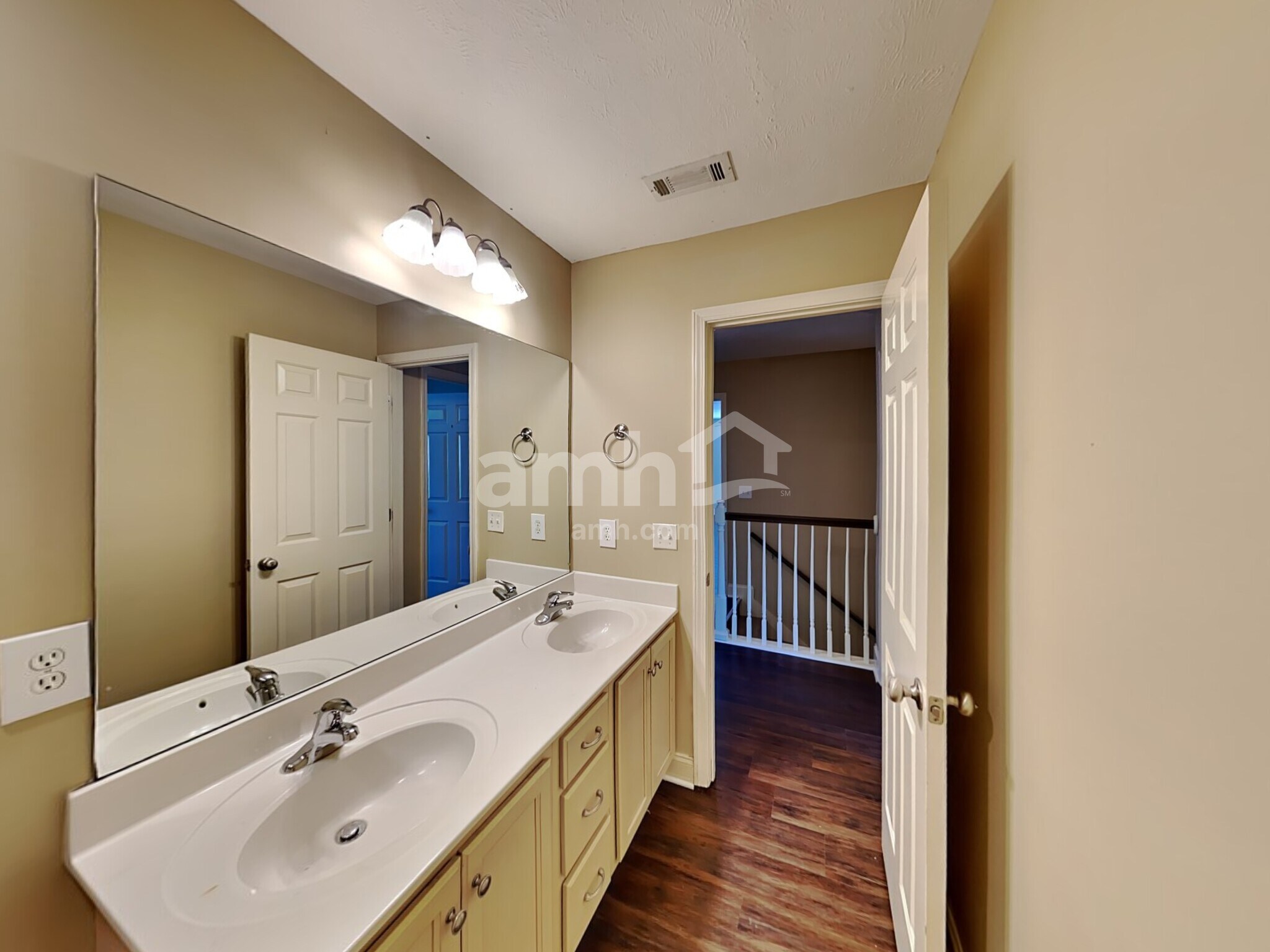 Building Photo - 347 Titans Cir