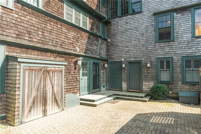 Building Photo - 575 Tuckerman Ave