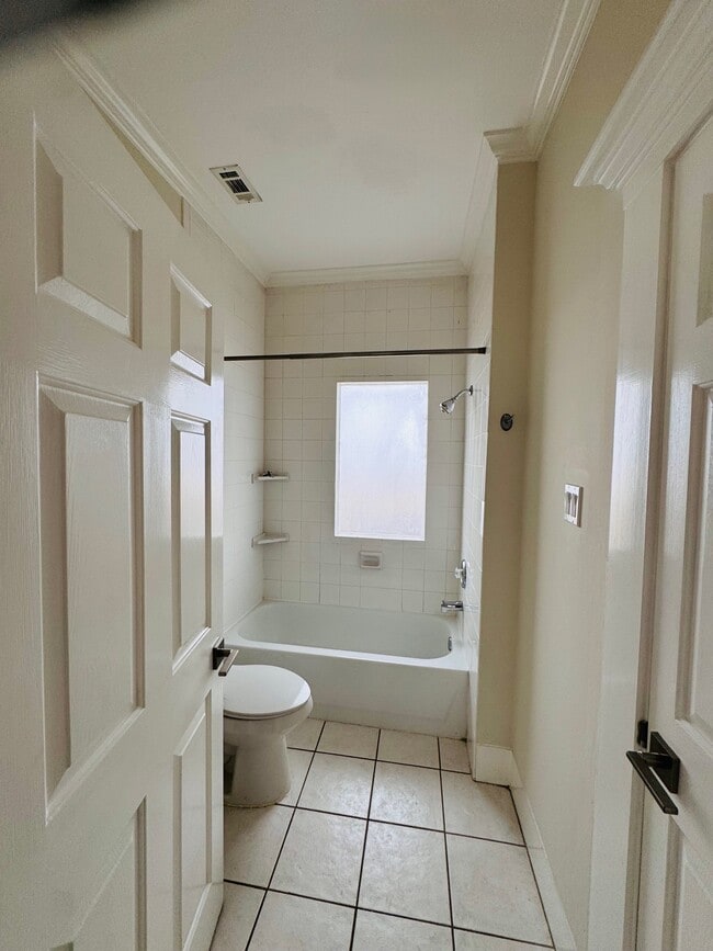 Building Photo - 1345 Nashua St