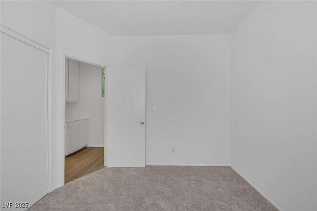 Building Photo - 6520 Lombard Dr
