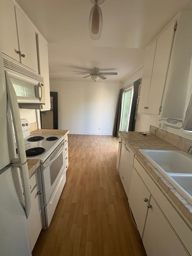 Building Photo - PRIME WEHO LOCATION- 1BEDROOM CONDO FOR LEASE