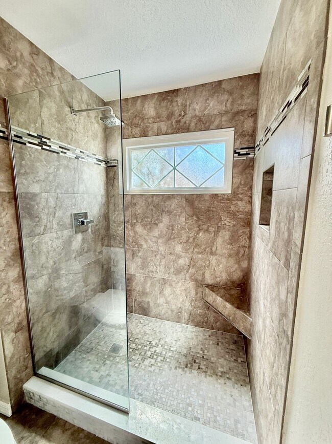 Building Photo - Immaculately updated 3/2.5 Three-Story Maitland Condo in Visconti!