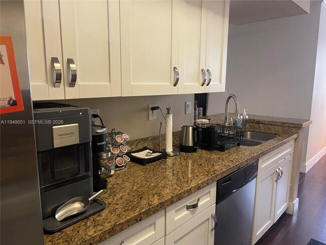 Building Photo - 160 SW 117th Terrace