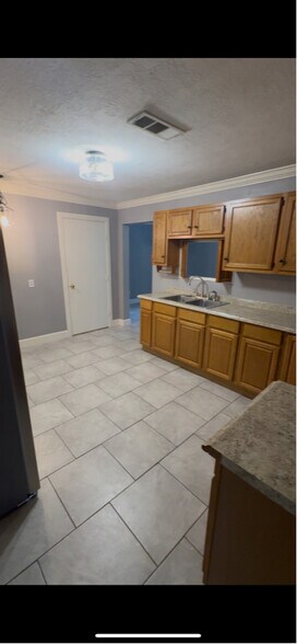 Building Photo - 5525 Bonnie Lee Ln