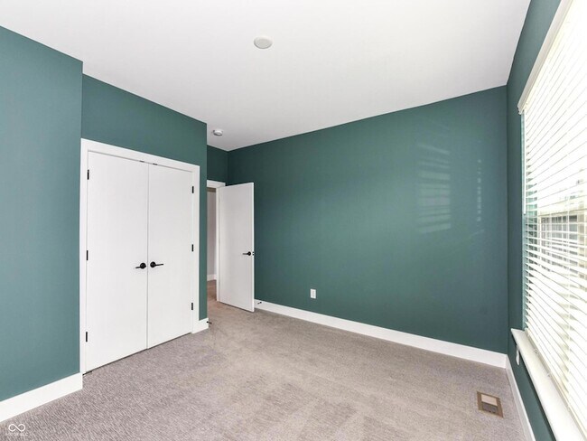 Building Photo - 1704 Rosette Wy