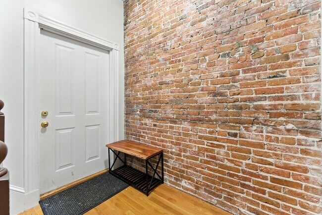 Building Photo - 19 Medford St