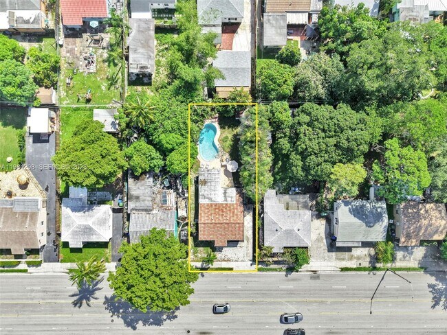 Building Photo - 1328 N Andrews Ave