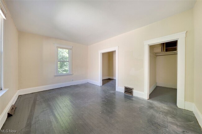 Building Photo - 7507 Batavia Ave