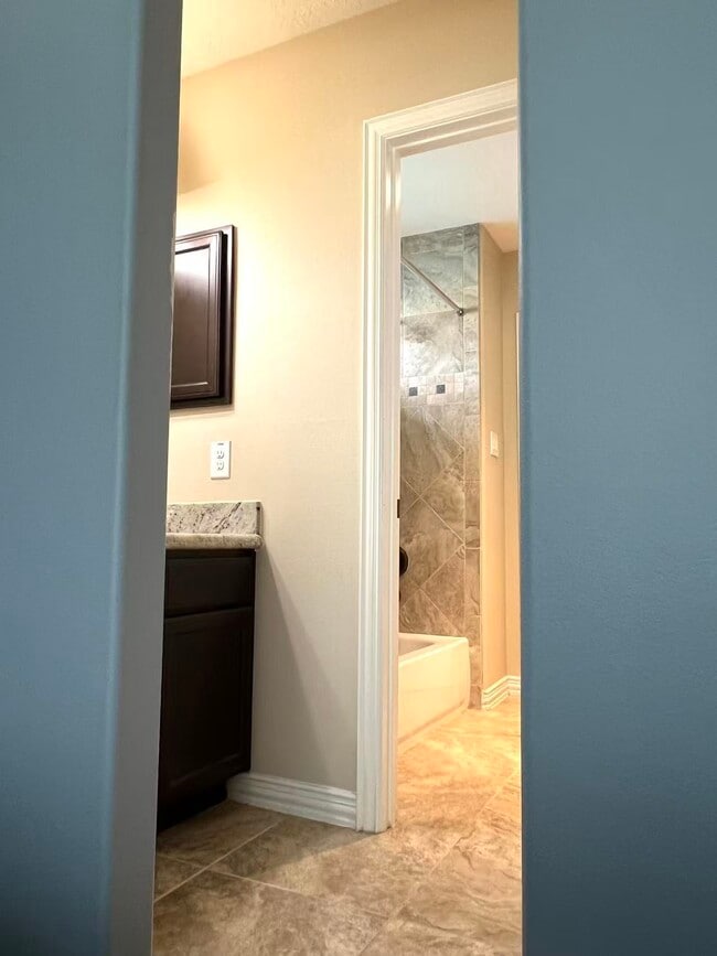 Building Photo - 14303 Tasmania Ct