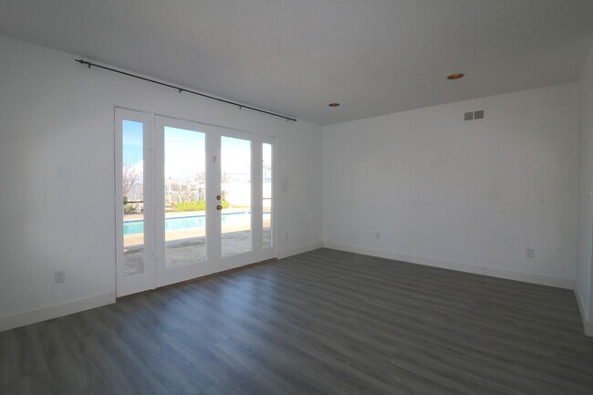 Building Photo - 3 bed/ 2 bath house in University city! Pool/ yard w 2 car garage! Remodeled kitchen and updated ...