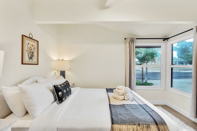 Building Photo - 4853 Twain Ave