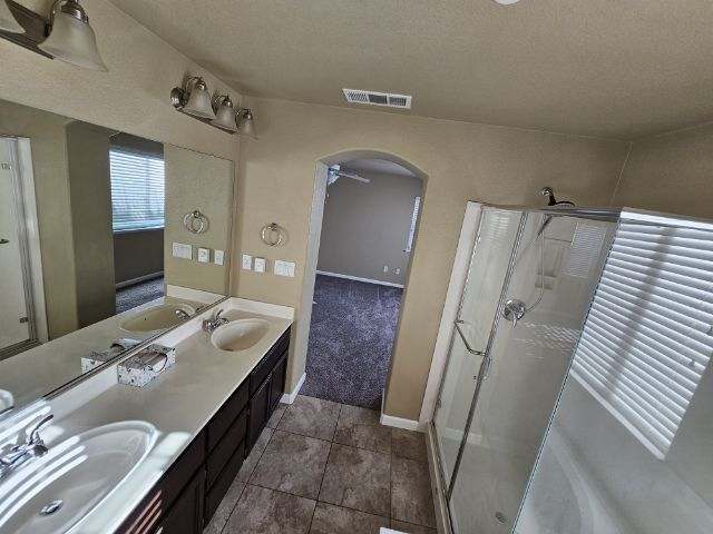 Building Photo - 5620 Bloom Dr