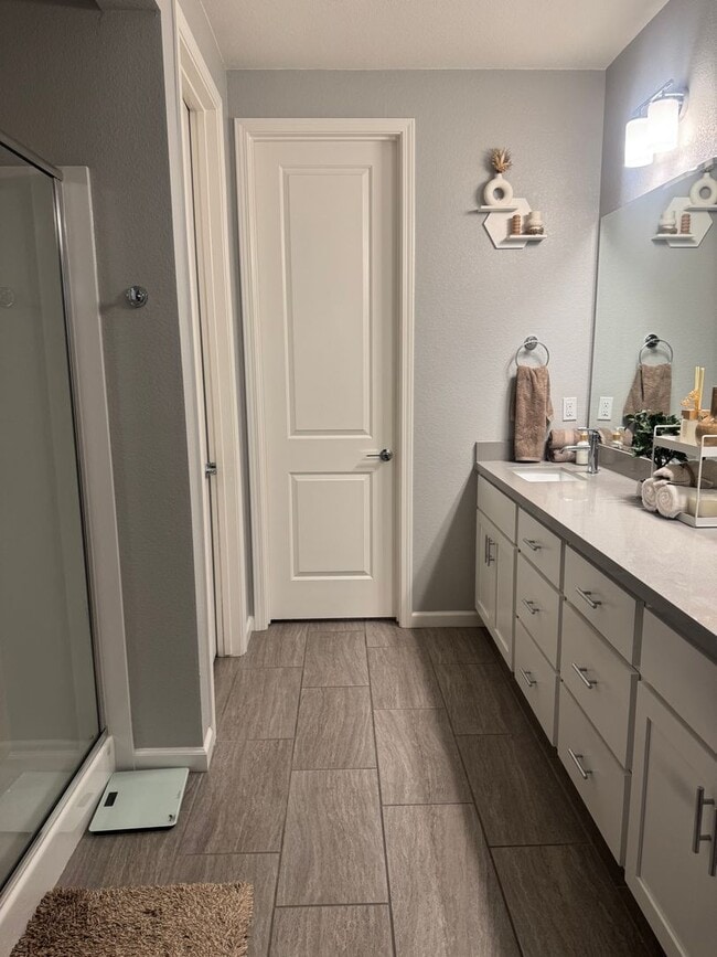 Building Photo - 4 Bed 3 Bath 2 Car Garage