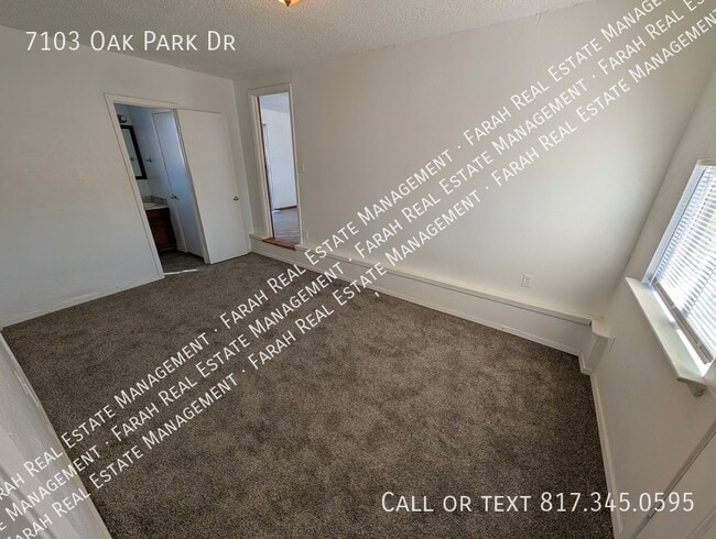 Building Photo - 7103 Oak Park Dr