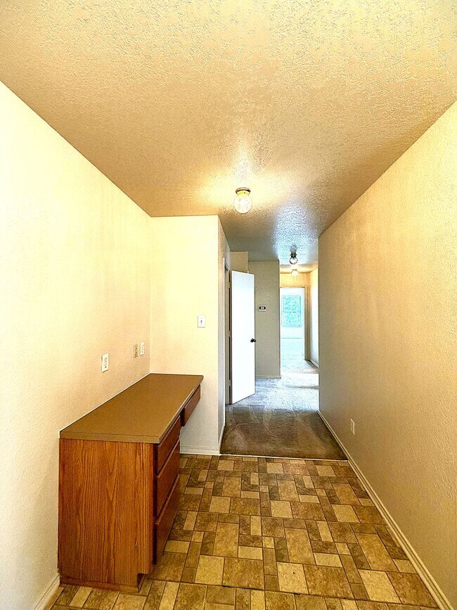 Building Photo - 5208 Lauren Lea Dr
