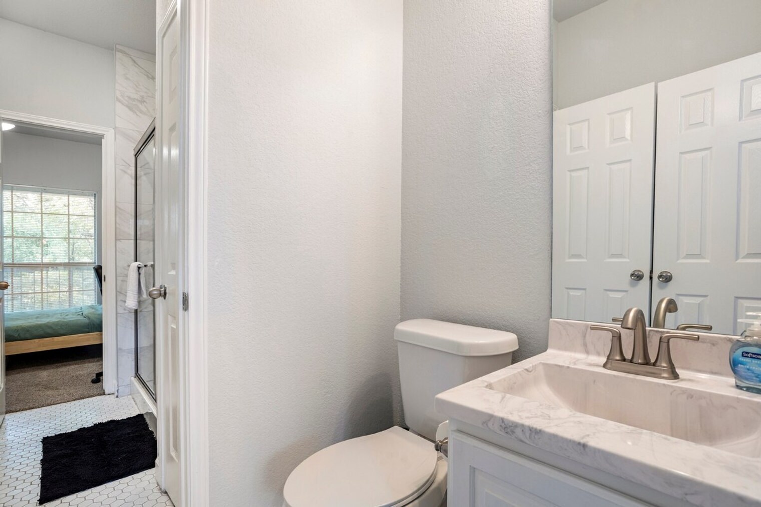 Building Photo - 1005 W 23rd St