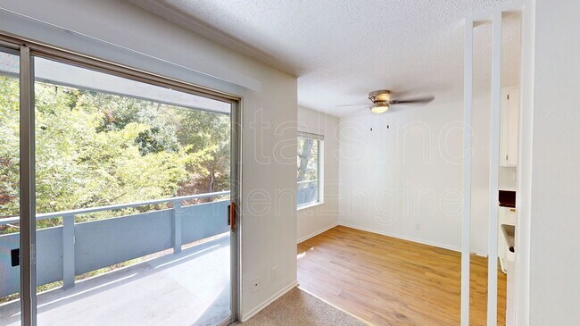Building Photo - 827 Las Gallinas Ave