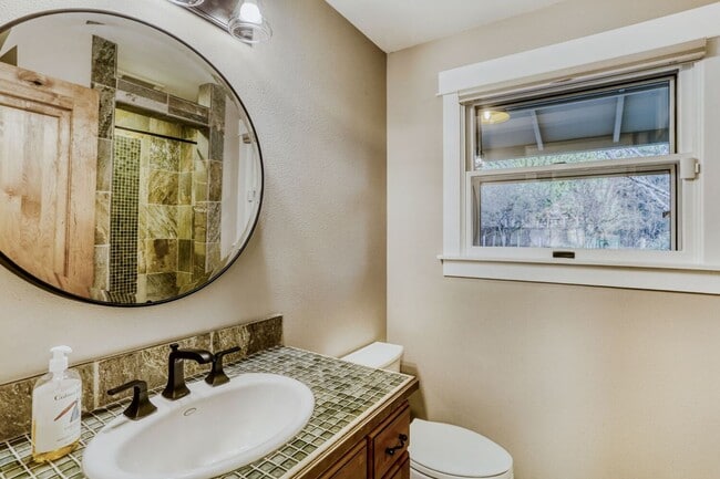 Building Photo - 3bd/2ba Woodinville Home