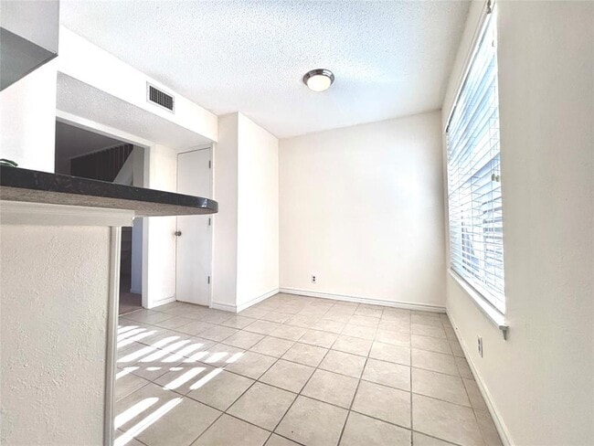 Building Photo - 7407 Shadow Hill Dr