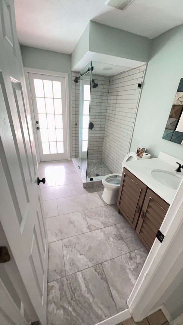 Building Photo - For Rent: A dazzling 5-bedroom, 3-bathroom...