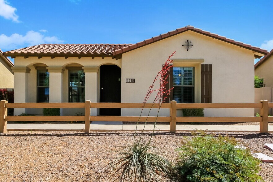 Primary Photo - 4415 E Woodside Way