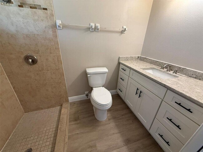 Building Photo - 3111 Riverside Dr