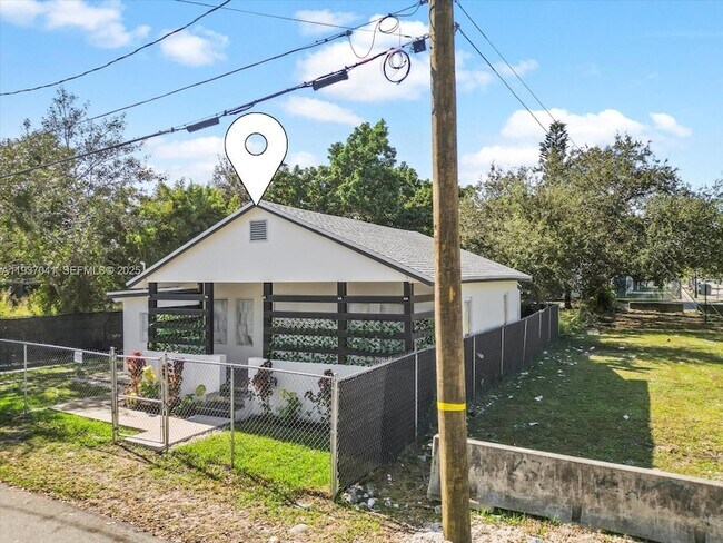 Building Photo - 6318 NW 19th Ct