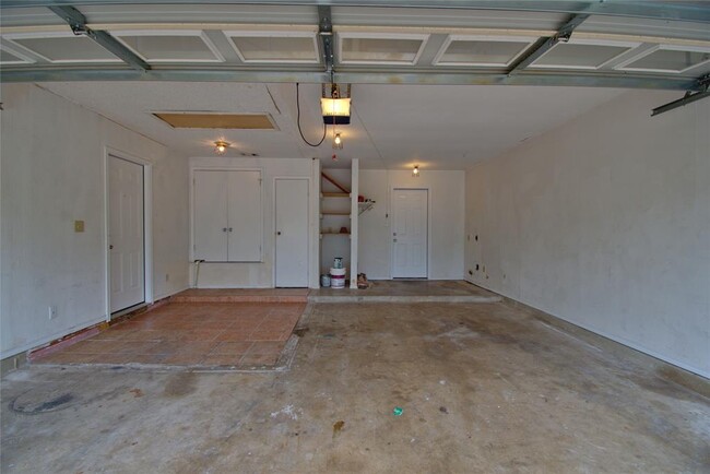 Building Photo - 12100 Lavinia Ln